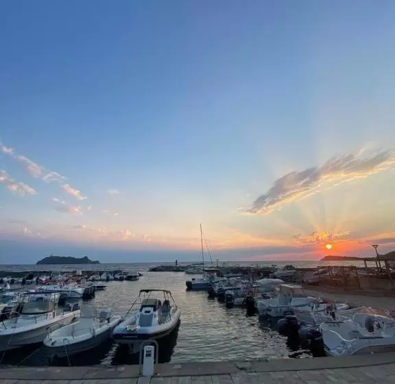 Hotelli Hôtel Restaurant Petra Cinta