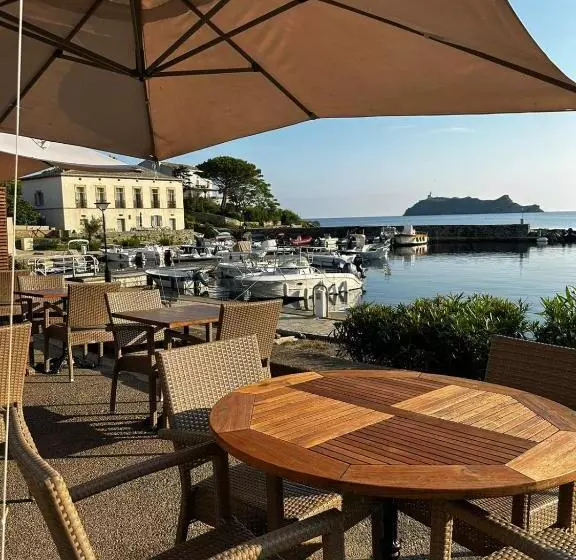 Hotelli Hôtel Restaurant Petra Cinta