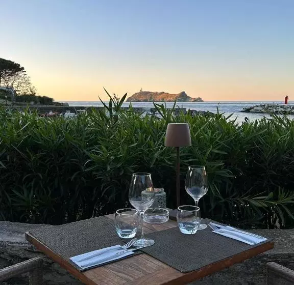 Hotelli Hôtel Restaurant Petra Cinta