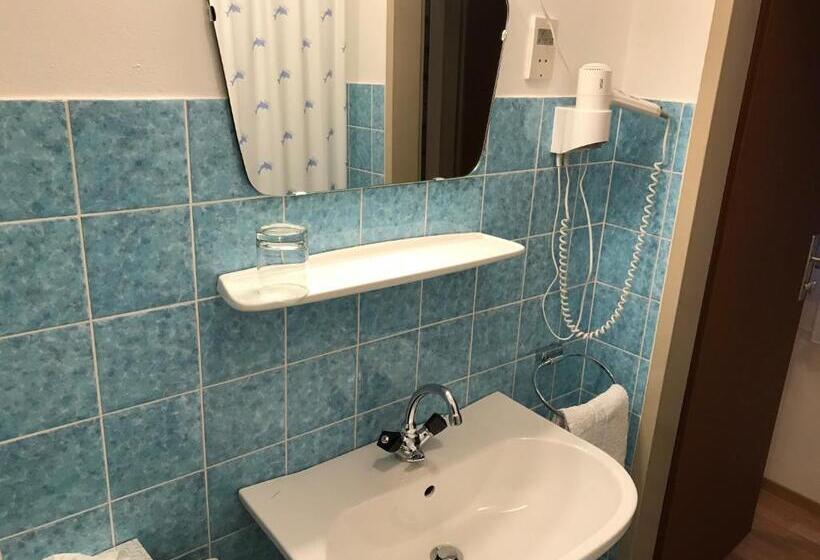 בית מלון כפרי Rettensteinerhof Wirtshaus