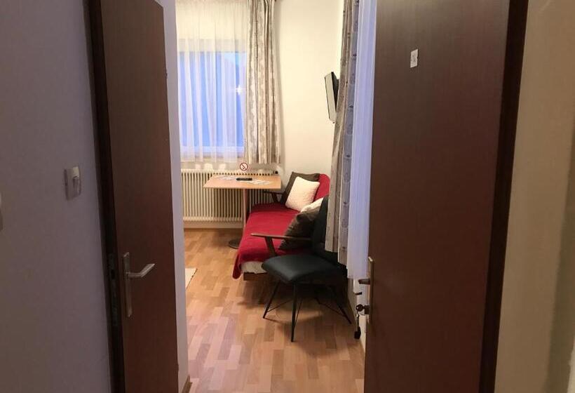 בית מלון כפרי Rettensteinerhof Wirtshaus