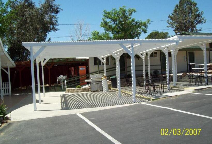 فندق على الطريق Lakeshore Lodge