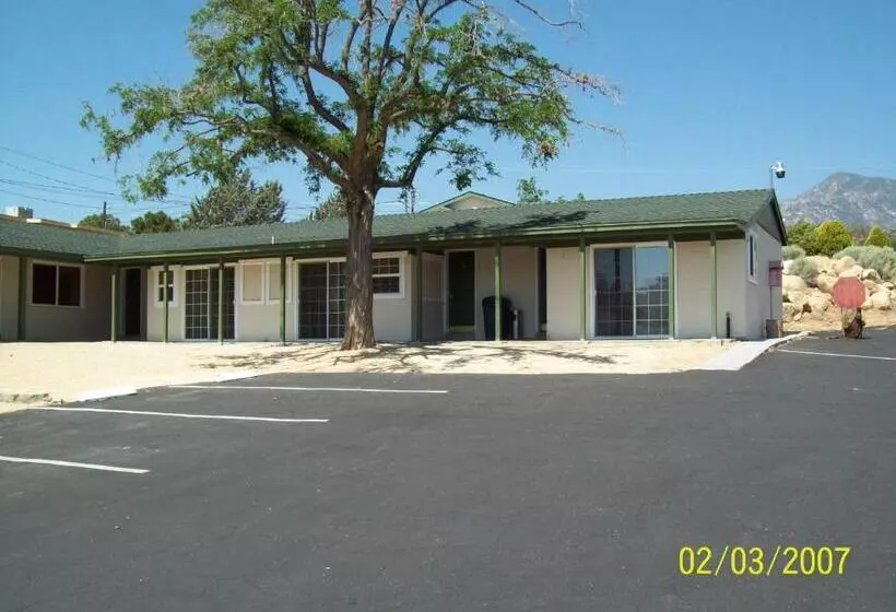 Motelli Lakeshore Lodge