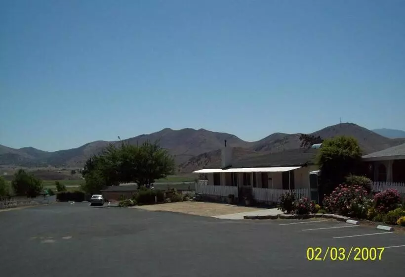 Motelli Lakeshore Lodge