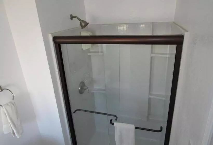 Motelli Lakeshore Lodge