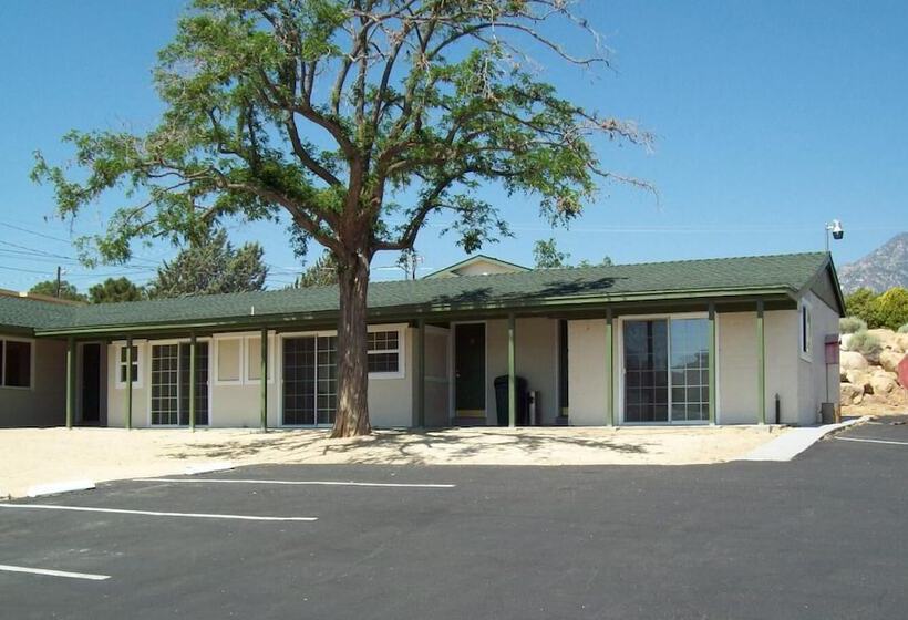 فندق على الطريق Lakeshore Lodge