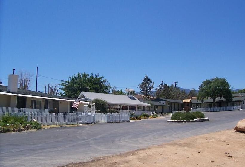 فندق على الطريق Lakeshore Lodge