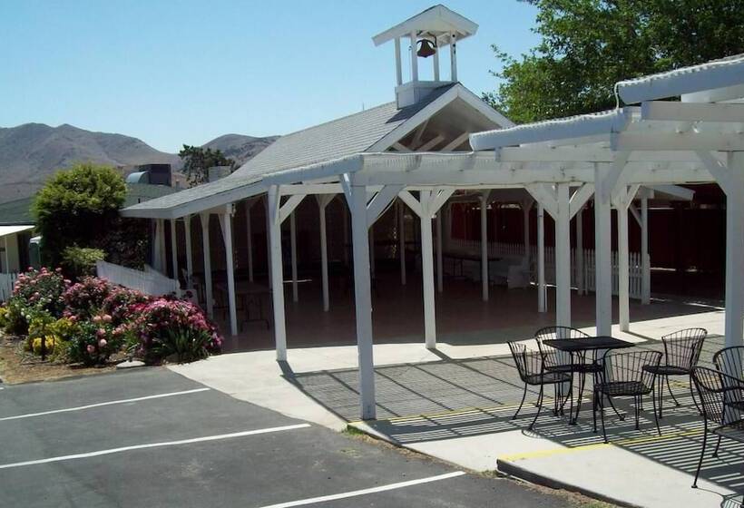 فندق على الطريق Lakeshore Lodge