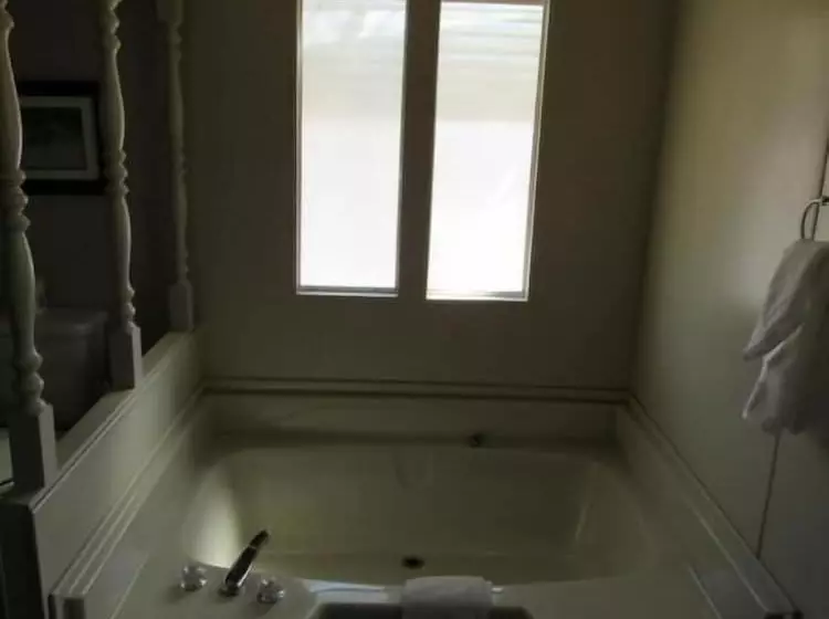 Motelli Lakeshore Lodge