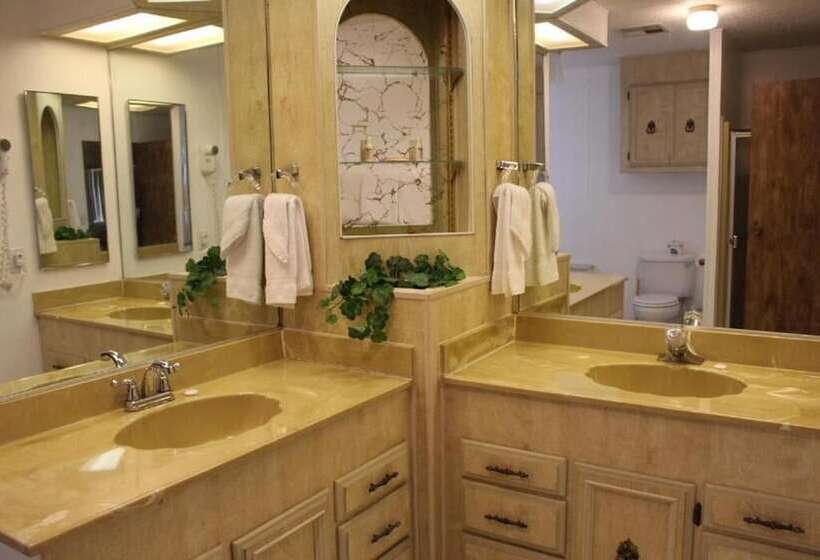 فندق على الطريق Lakeshore Lodge