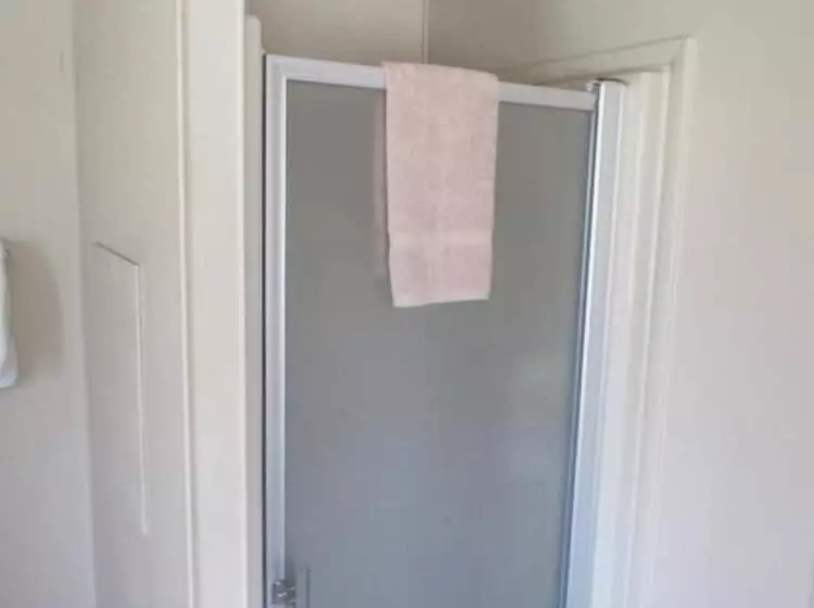 Motelli Lakeshore Lodge