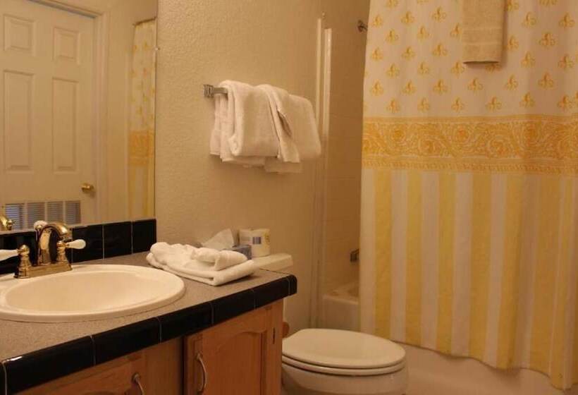 فندق على الطريق Lakeshore Lodge