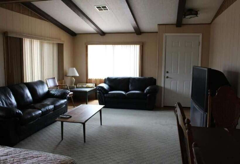 فندق على الطريق Lakeshore Lodge