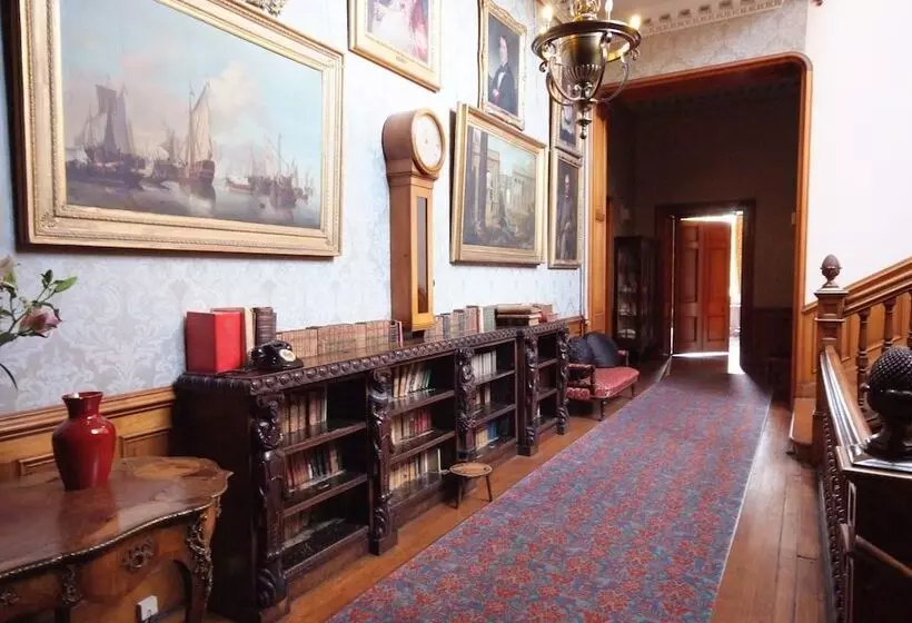 Majatalo Cambo House And Estate B&b