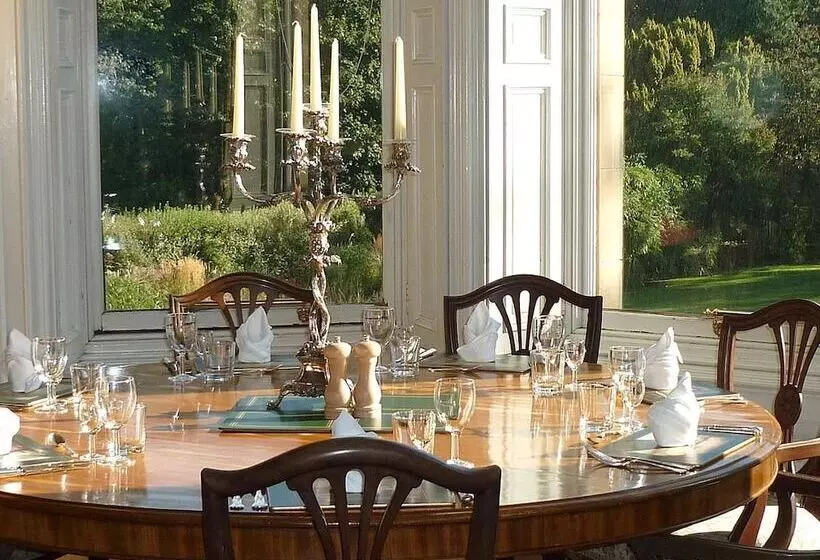 Majatalo Cambo House And Estate B&b