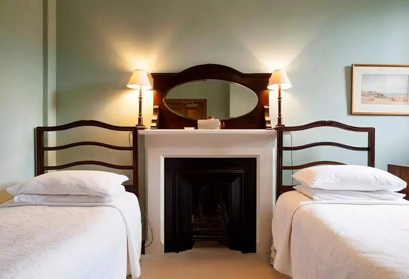 Majatalo Cambo House And Estate B&b