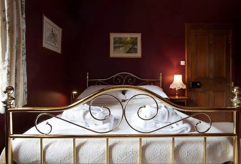 Majatalo Cambo House And Estate B&b