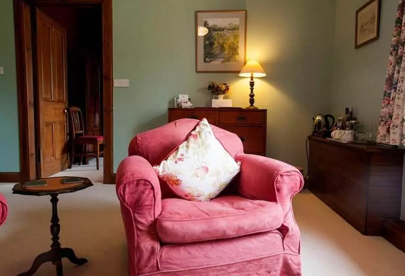 Majatalo Cambo House And Estate B&b