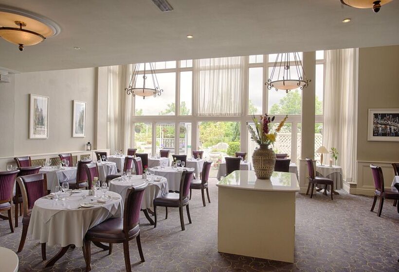 Отель Ashdown Park