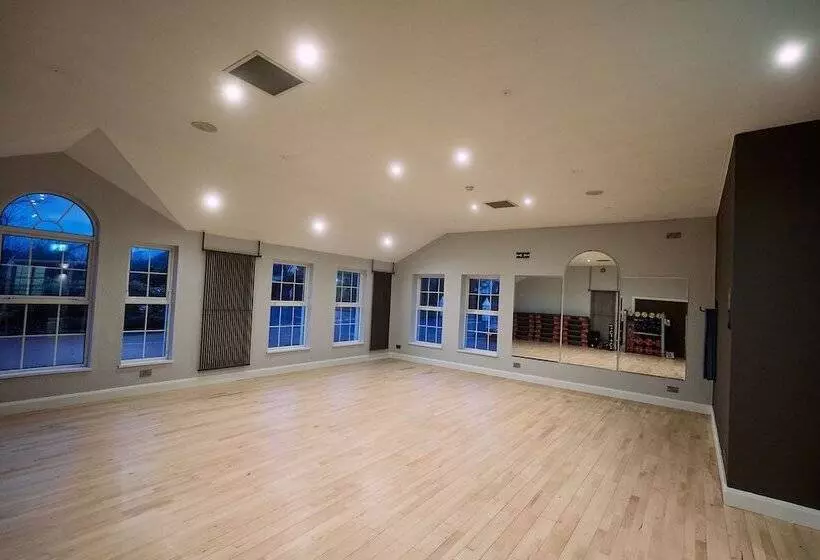 Dunadry Hotel And Gardens