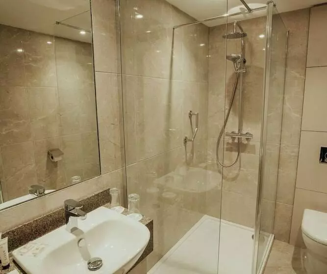 Dunadry Hotel And Gardens