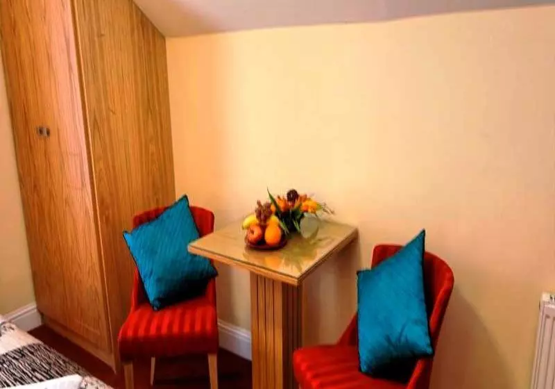 فندق Garnish House