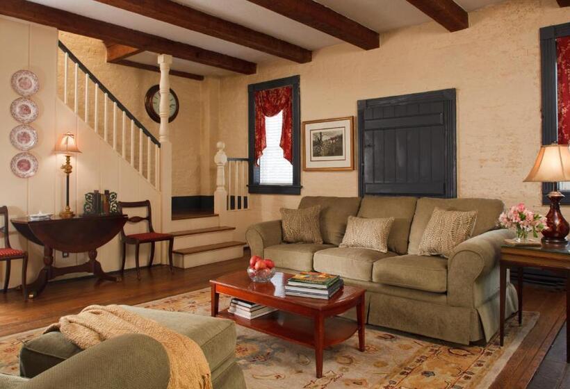 ユースホステル The Inn & Tavern At Meander