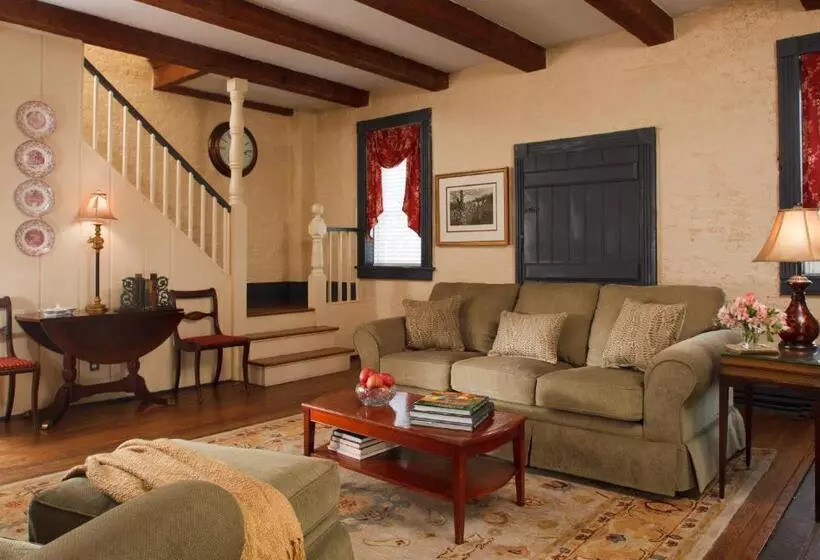 Retkeilymaja The Inn & Tavern At Meander