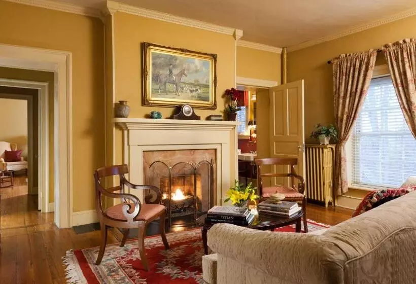 Retkeilymaja The Inn & Tavern At Meander