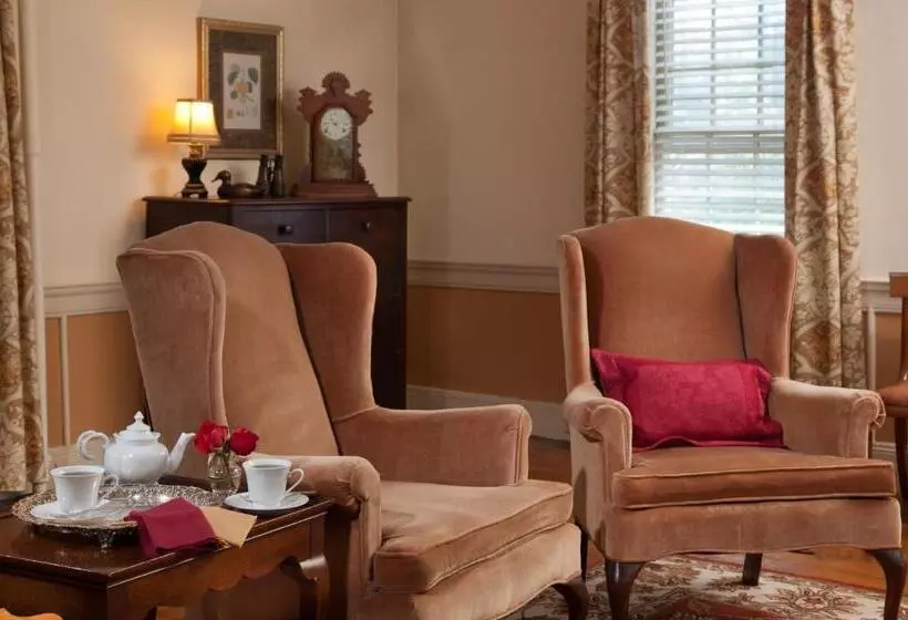 Retkeilymaja The Inn & Tavern At Meander