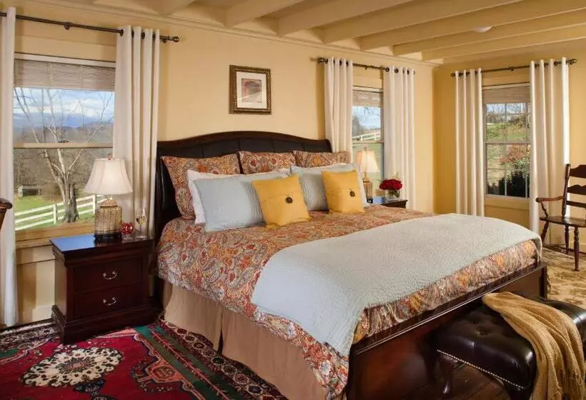 Retkeilymaja The Inn & Tavern At Meander