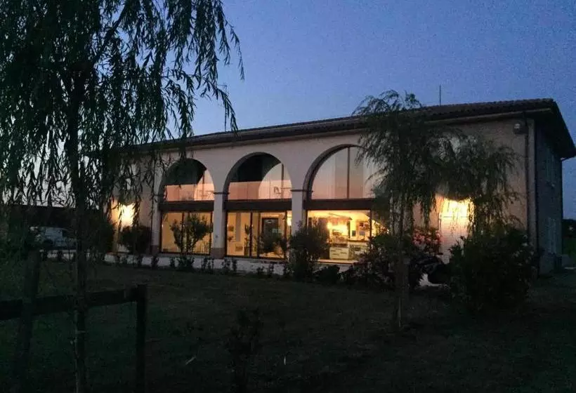 ベッドアンドブレックファースト Agriturismo Tre Di Spade
