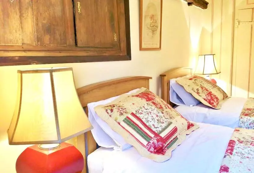 Aamiaismajoitus (B&B) The Firecat Country House Guesthouse