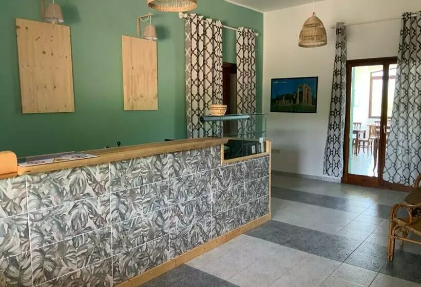 هتل Golfo Del Leone