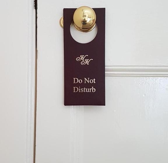 فندق Howard S House