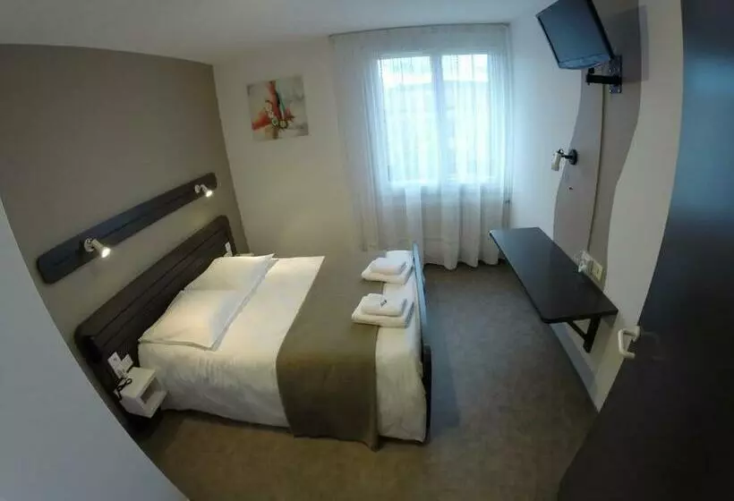 Hotelli Hôtel Les Rives D'allier