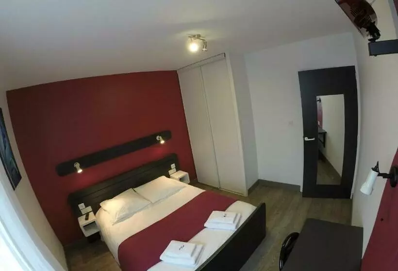 Hotelli Hôtel Les Rives D'allier