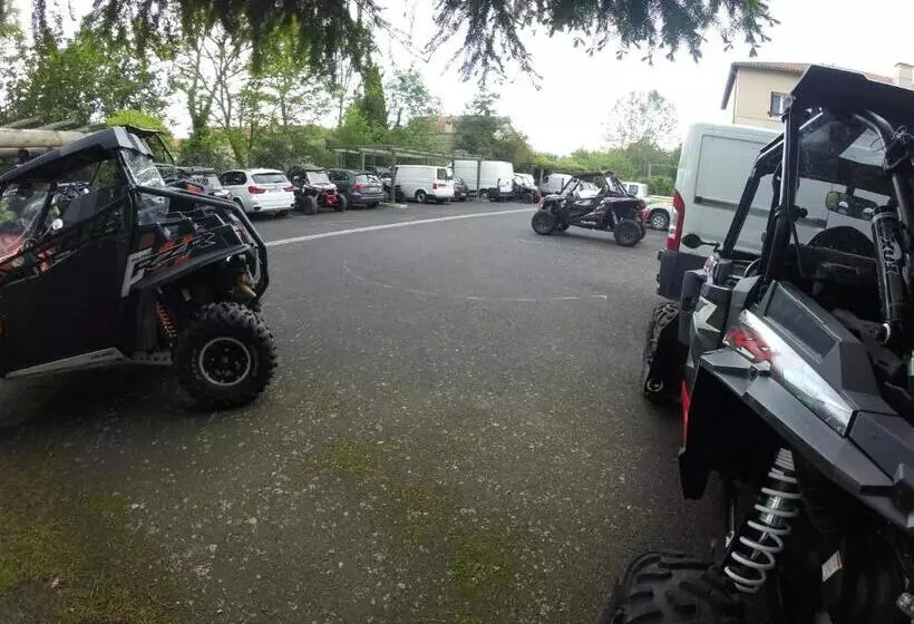 Hotelli Hôtel Les Rives D'allier