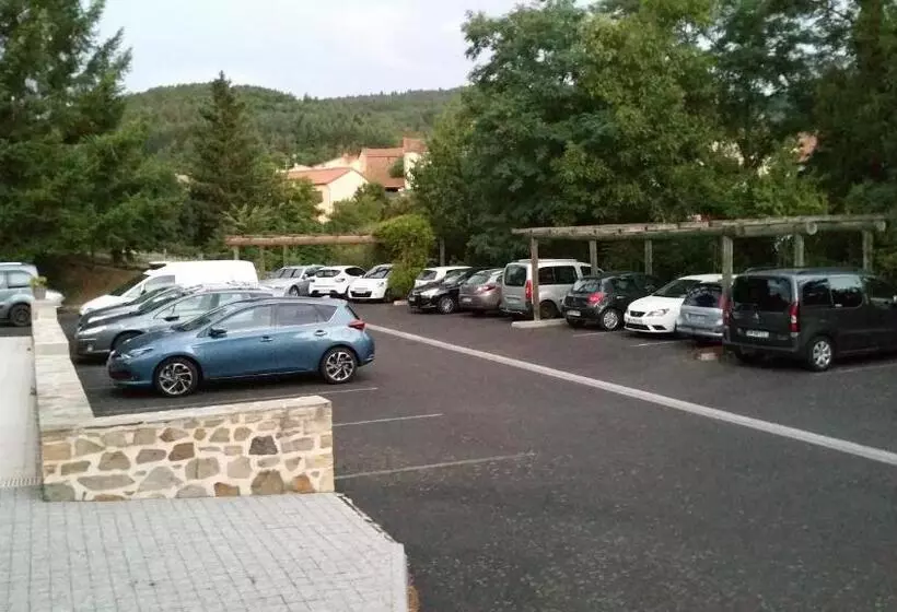 Hotelli Hôtel Les Rives D'allier