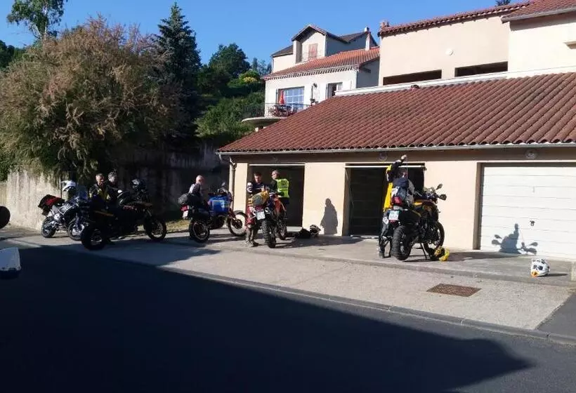 Hotelli Hôtel Les Rives D'allier