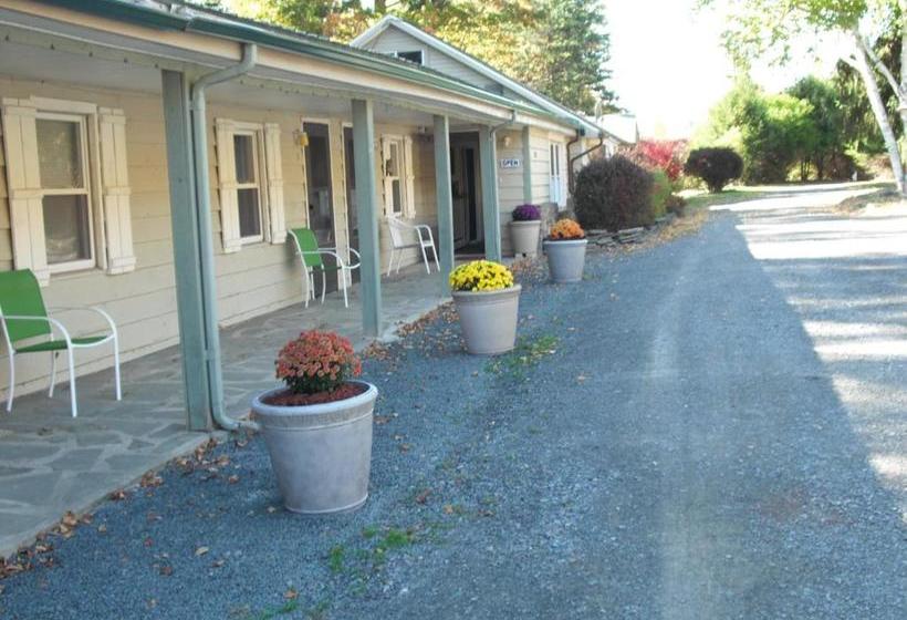 모텔 Black Bear Lodge