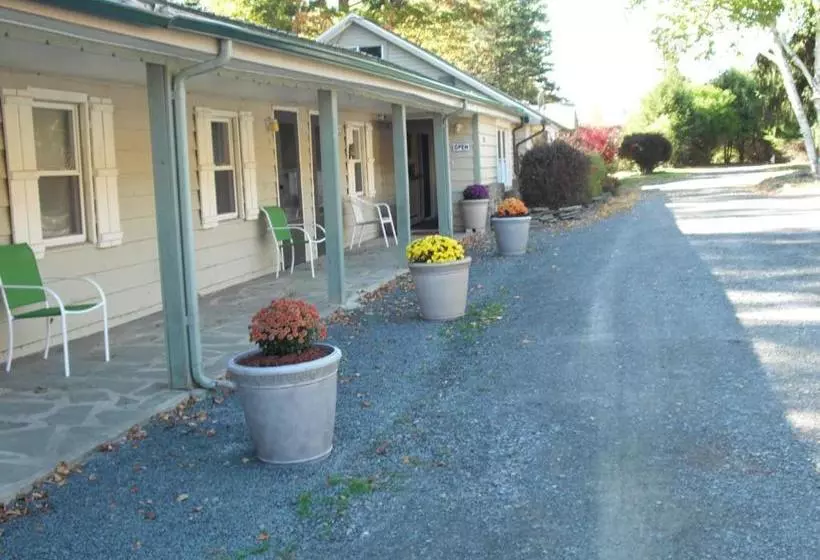 Motelli Black Bear Lodge