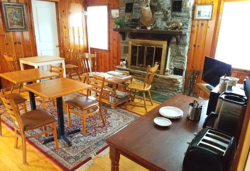 모텔 Black Bear Lodge