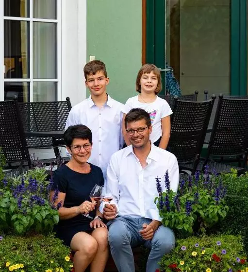 Majatalo Weingut Familie Bauer