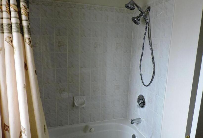 Tucked Inn The Harbour B&b