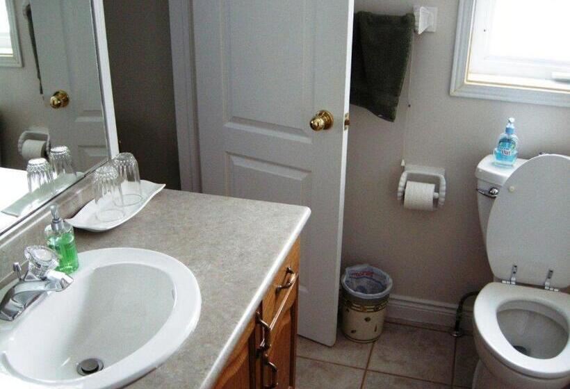 Tucked Inn The Harbour B&b