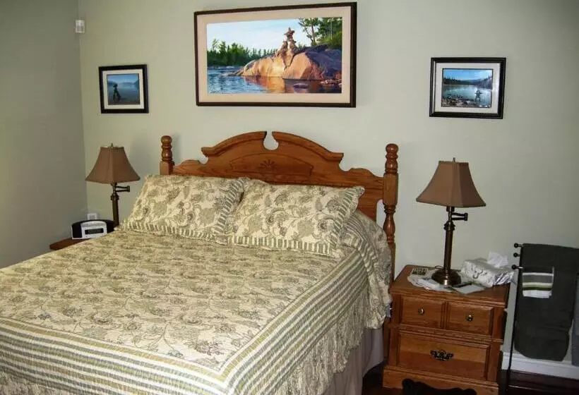 Tucked Inn The Harbour B&b