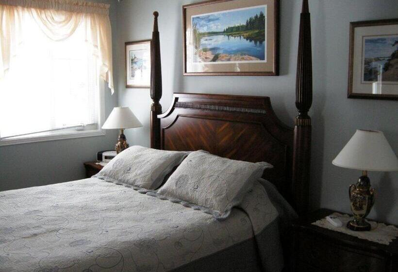 Tucked Inn The Harbour B&b