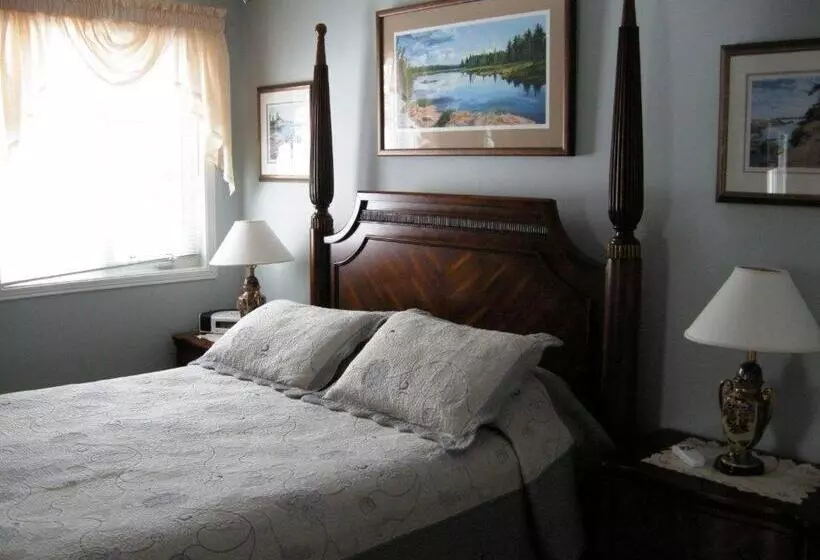 Tucked Inn The Harbour B&b