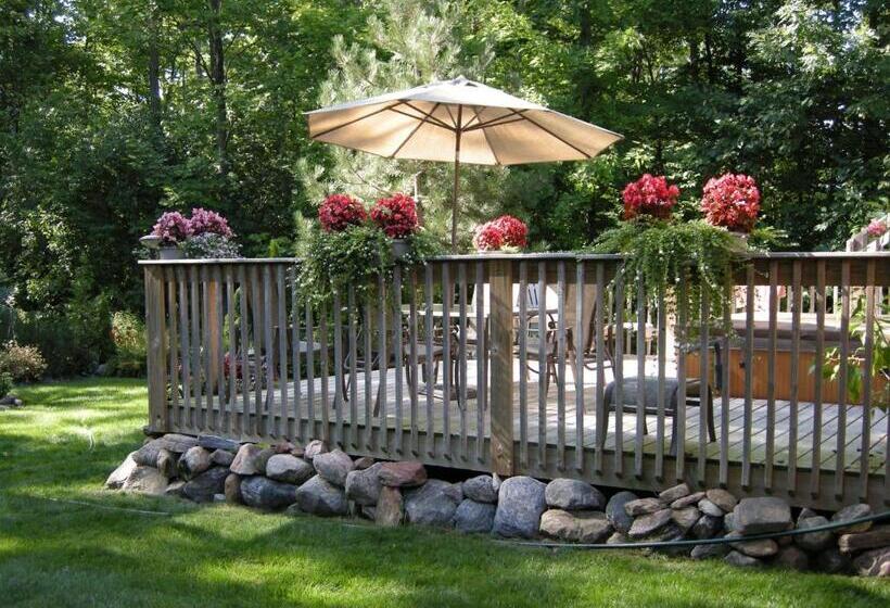 Tucked Inn The Harbour B&b